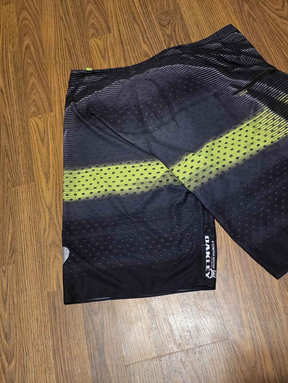 Oakley Gnarly Wave 21 Boardshorts Moto O-Stretch Swim Shorts Size 33 A13 - Picture 8 of 9